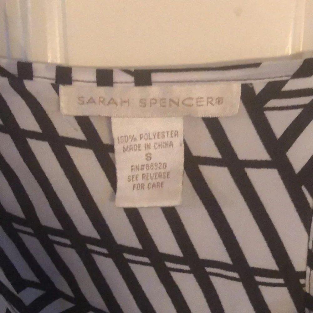 Sarah Spencer Size Small tank top black and white geometric 100% polyester - Picture 4 of 6